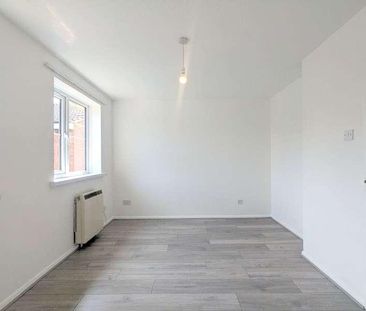 Redford Close, Feltham, TW13 - Photo 2