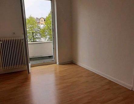 TOP LAGE, SCHÖNE 2 ZI.-WHG., BALKON, MODERNES BAD, EBK, - Foto 1