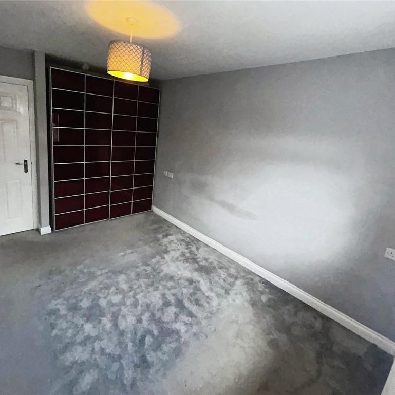 4 bedroom end of terrace house to rent - Photo 1