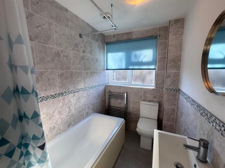 Rushdean Road, Rochester - Photo 3