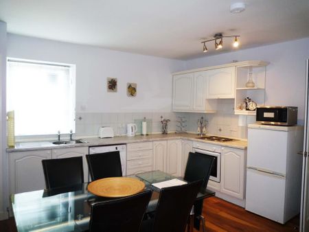 3 bedroom flat to rent - Photo 5