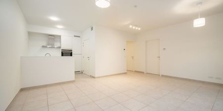 Appartement te huur in Roeselare voor € 750 met 1 slaapkamer - Photo 2