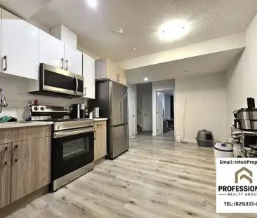 Spacious Legal Suite in Keswick | In-Suite Laundry | Extra Den | Ca... - Photo 1
