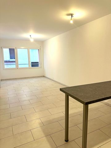 Discret appartement de 2.5 pièces en plein centre ville - Photo 5