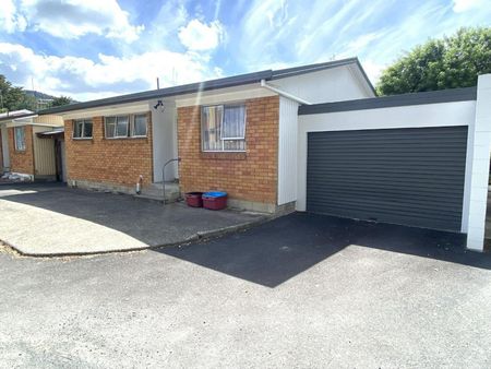 Minutes to the CBD - Photo 2