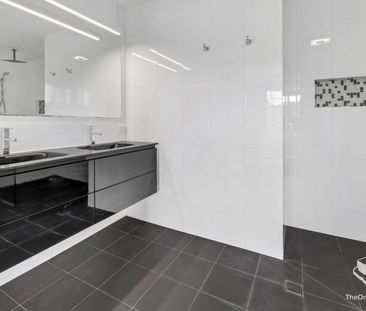 Lease Your Dream Home with 4 Bedrooms plus 1 Rumpus Room and 2 Bath... - Photo 5