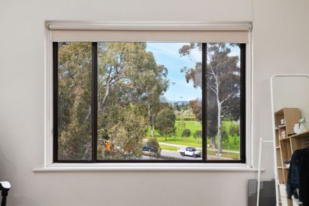 Studio with parkland frontage - Photo 2