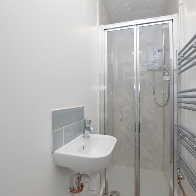 5 bedroom semi-detached house to rent - Photo 1