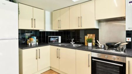 Accessible Gold Ensuite - Photo 5