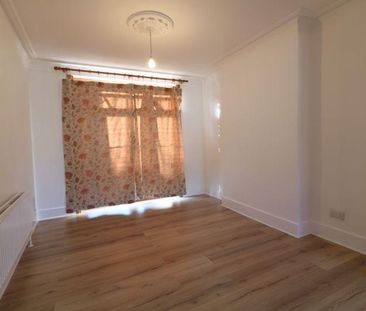 4 bedroom semi-detached house to rent - Photo 2