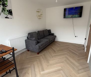 4 Bed End Terrace, Yeoman Close, SE27 - Photo 1