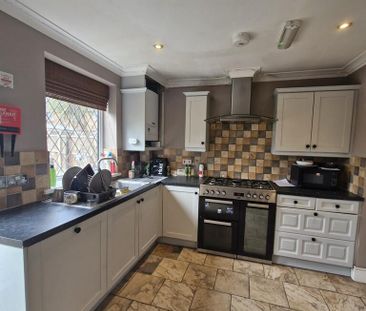 1 bedroom in a house share to rent - Photo 5