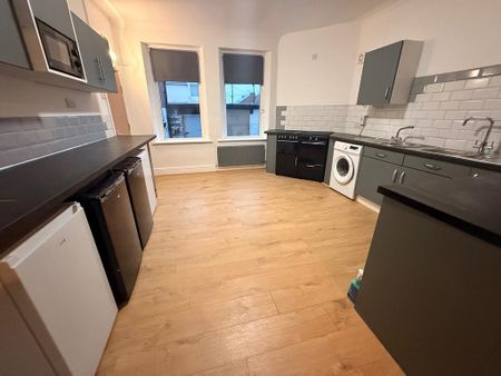 1 bedroom in a house share to rent - Photo 3