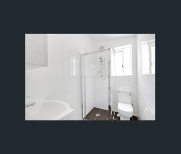 Charming Apartment in Prime Dulwich Hill Location - Photo 2