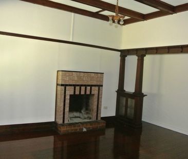 Character & Convenience in Prime Inner-City Brisbane Location - Photo 2