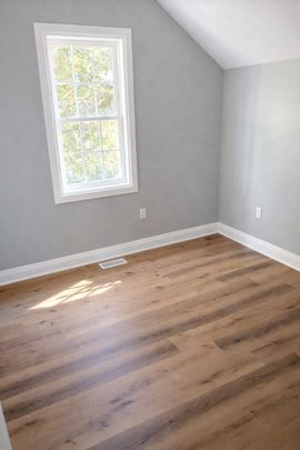 For Lease - 7 Mary Street Unit# 2nd Floor, Kawartha Lakes, Ontario - Photo 1