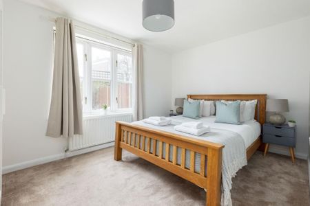 2 bedroom ground floor flat to rent - Photo 2