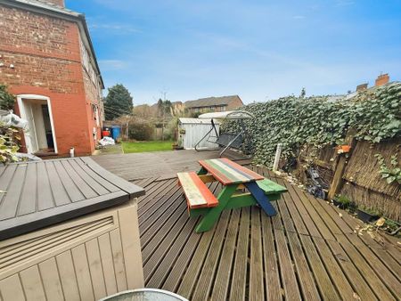 3 bedroom semi-detached house to rent - Photo 5