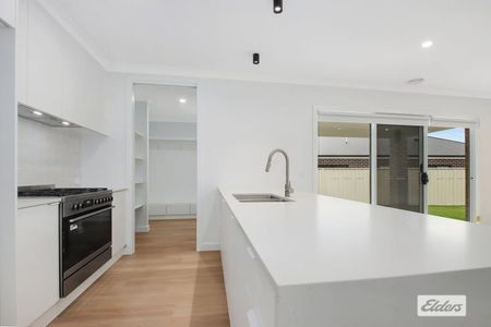 Brand new luxury living! - Photo 3