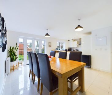 4 bedroom semi-detached house to rent - Photo 3