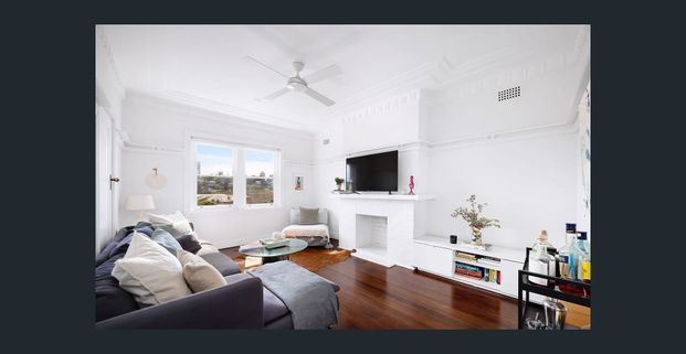 Art Deco Character and Contemporary Style in a Boutique Block of Seven - Photo 1