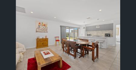 Modern 3 Bedroom Home in Sought-After Location - Photo 3