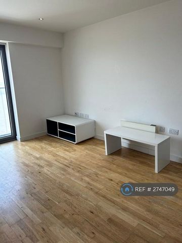 1 bedroom flat to rent - Photo 2