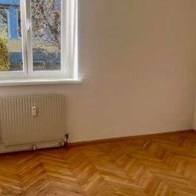 Helle 2 Zimmer Erdgeschoss Wohnung in zentraler Stadtlage. - Photo 1