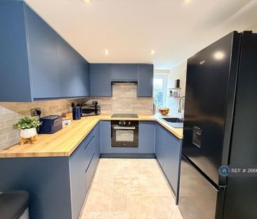 1 bedroom in a house share to rent - Photo 4