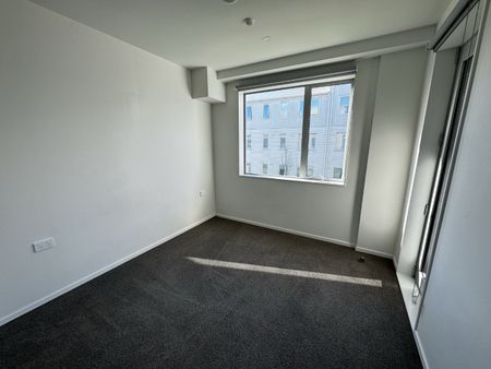 Modern Two-Bedrooms Apartment with a Sunny Balcon - Photo 4