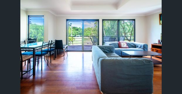 Student Accommodation - STUDENT ONLY! Walking distance to UQ. - Photo 1