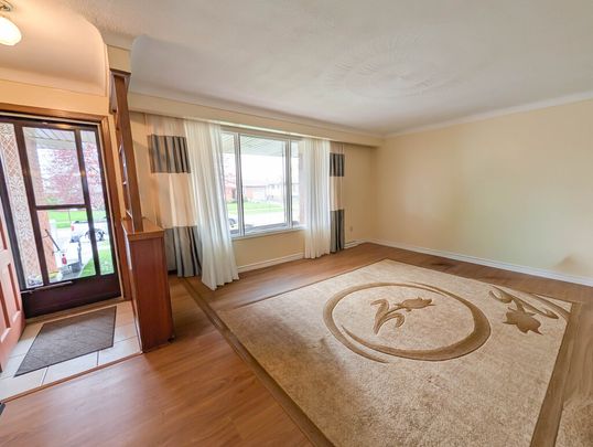 127 Westwood Cres, Welland - All Inclusive 3 Bedroom Main Unit - Photo 1