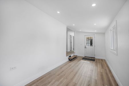 For Lease - 338 Old Mosley Street Unit# Unit 2, Wasaga Beach, Ontario - Photo 4