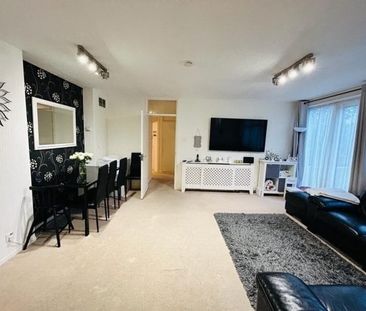 Ifield 2 bedroom apartment to rent - Photo 2