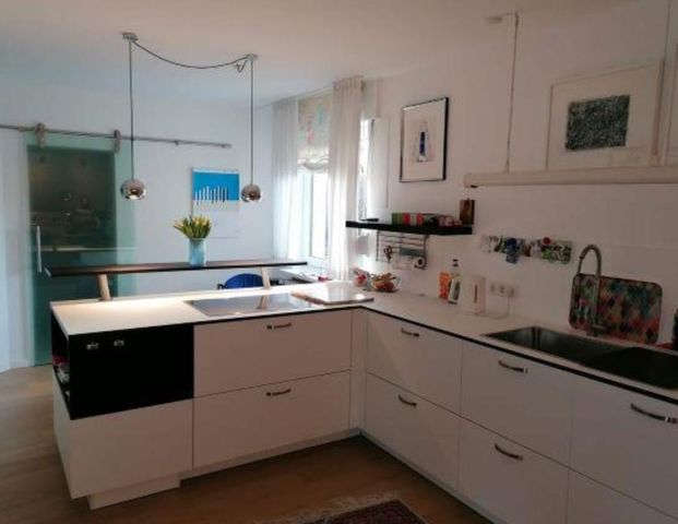 140m² große energetisch sanierte Wohnung mit Küche, Kamin, Garage - Foto 1