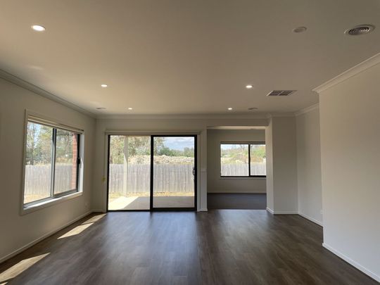 FOUR BEDROOM HOME ! - Photo 1