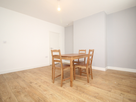 Spacious 4-Bedroom HMO – Harehills – AVAILABLE NOW Room 4 - Photo 3