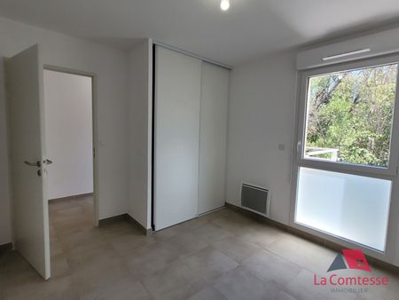 Location Appartement 4 pièces 83m² ISTRES 13800 - Photo 2