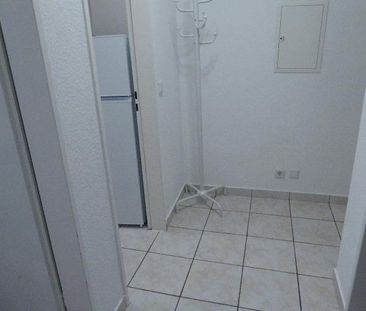 EXKLUSIV KOMPLETT MÖBLIERT EINBAUKÜCHE SANIERTES BAD GROßER BALKON ... - Foto 1