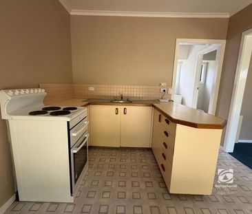 QUIET GARDEN SETTING - Photo 6