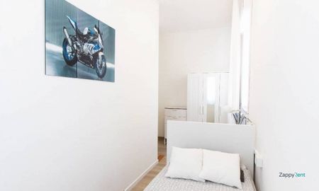 Stanza singola in Via Giuseppe Candiani, Milano - Photo 5