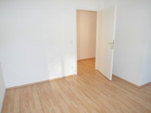 Neundorfer Str. 41, Wohnung 1 ~~~ Balkon, Tageslichtbad mit Wanne und Dusche, Abstellraum, Keller - Foto 2