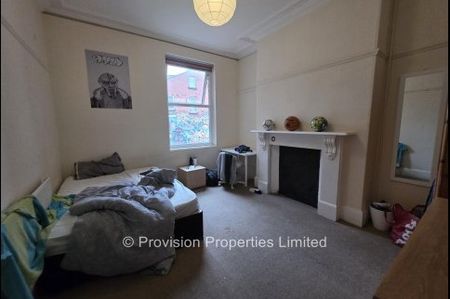 8 Bedroom House Brudenell Road - Photo 3