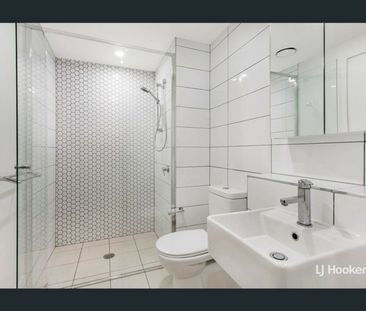 Sleek & Modern 1-Bedroom Apartment in the Heart of Belconnen - Photo 4