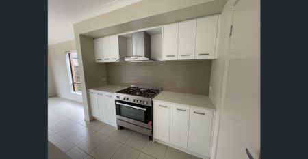 Modern Family Home in Truganina - Photo 2