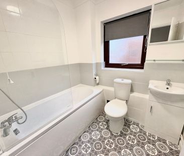 Mumby Road, Gosport, Hampshire, PO12 - Photo 4