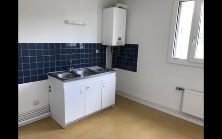 Location Appartement 4 pièces 88 m² Argenton-sur-Creuse - Photo 4