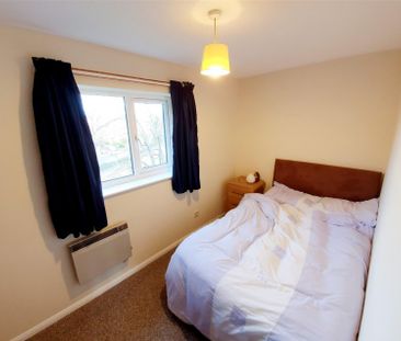 2 Bedroom Flat to Rent in Lovell Court, Irthlingborough, Northants,... - Photo 2