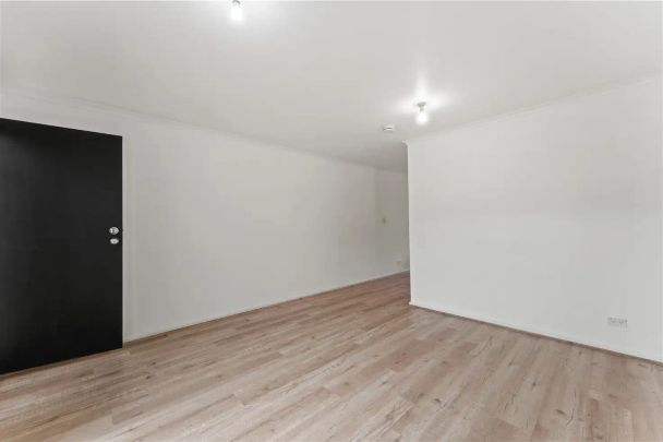 “Low Maintenance Townhouse” - Photo 1