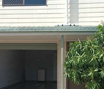 Townhouse 2 Bed 1 Bath 1 Car - Photo 2